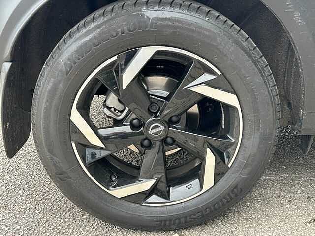 Nissan Juke 1.0 DIG-T N-Connecta (114ps) 5-Door Hatchback