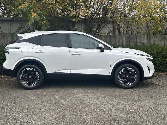 Nissan Qashqai 1.3 DiG-T MH N-Connecta 5dr