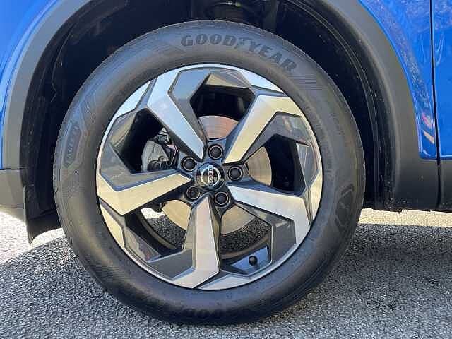 Nissan Qashqai 1.3 DiG-T MH 158 Premiere Edition 5dr Xtronic