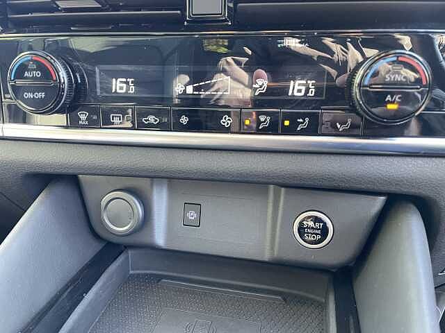 Nissan Qashqai 1.3 DiG-T MH 158 Premiere Edition 5dr Xtronic